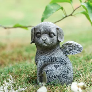 Détail du mémorial pour animaux en résine, chien ailé avec gravure Forever Loved
