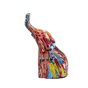 Sculpture d'éléphant abstraite en résine avec design graffiti coloré pour décoration de table