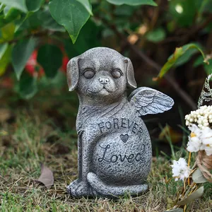 Détail de la statue commémorative pour chien en résine avec gravure Forever Loved