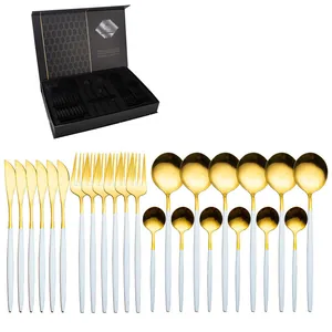 Détail du service de couverts 24 pièces en acier inoxydable or et blanc avec boîte cadeau