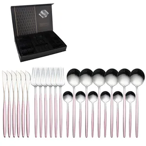 Ménagère 24 pièces avec manches rose mat et têtes en acier poli dans un coffret noir