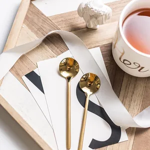 Paire de cuillères rondes créatives en acier doré pour le café et le dessert