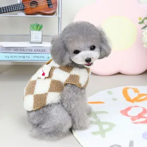 Chaleco de forro polar a cuadros para gatos y perros pequeños con adorno de conejo 3D
