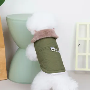 Gilet trapuntato per cani con collo in pelliccia sintetica e anello a D