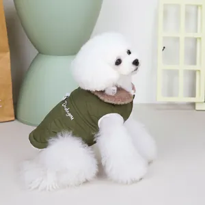 Gilet invernale trapuntato verde oliva per cani con collo in pelliccia sintetica marrone