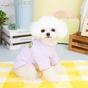 Süßes lilafarbenes Haustier-T-Shirt aus Waffelstrick mit Cartoon-Aufnäher für Hunde