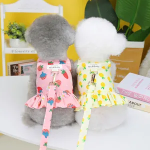 Harnais robe pour animaux avec imprimés fraises et ananas et sa laisse assortie rose et jaune