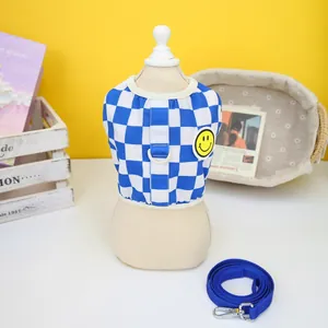 Blau-weiß kariertes Haustiergeschirr-Set mit Leine und gelbem Smiley-Stickerei-Aufnäher