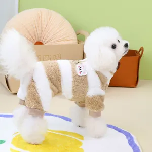Combinaison rayée en polaire pour chiens et chats avec sherpa chaud et patch ours