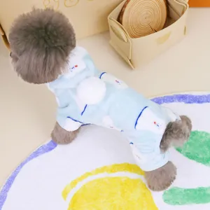 Weicher blauer Plüsch-Haustier-Jumpsuit mit weißem Pompon und süßem Hasen-Design