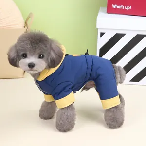 Abrigo cortavientos azul marino de cuatro patas con ribete amarillo para perros