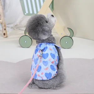 Gilet bleu pour animaux avec motifs cœurs et laisse rose pour chiens et chats
