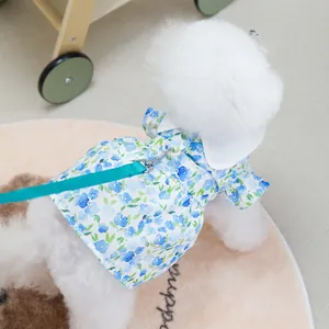Robe d'été à fleurs pour chat et chien avec laisse assortie et élégant col claudine