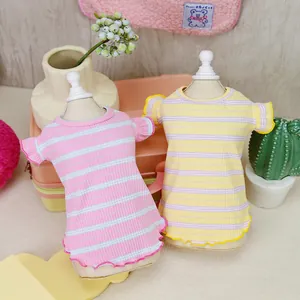 T-shirt a righe per animali con maniche a volant per gatti e cani in colori pastello