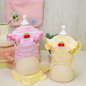 Dolci gilet estivi per animali con ricamo ciliegia e maniche a volant per gatti e cani piccoli