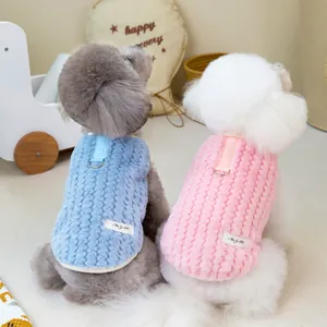 Warme golvende fluwelen huisdier vesten in blauw en roze met D-ringen voor kat en hond