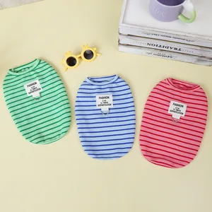 Gilets à rayures pour animaux en vert, bleu et rose avec anneaux D pour chats et chiens