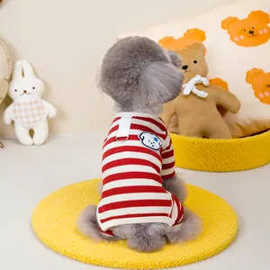 Gestreiftes Hunde-T-Shirt mit süßem Welpen-Patch und D-Ring-Leine in Rot und Weiß