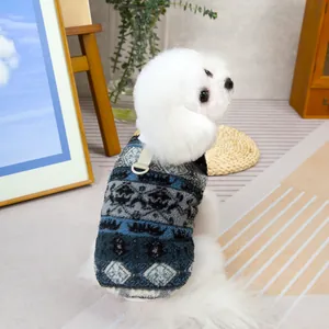Détail du gilet polaire pour animaux à motif nordique avec anneau en D renforcé pour la laisse