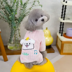 Felpa per cani in pile a righe rosa con simpatica toppa 3D e anello a D per guinzaglio