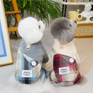 Combinaisons à carreaux pour chiens et chats avec haut en peluche et anneau en D en métal