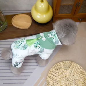 Combinaison chinoise pour animaux avec motifs de bambou à l'encre et pompons soyeux