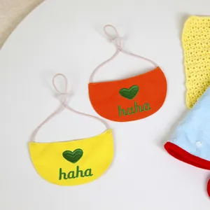 Verstellbare Haustier-Halstücher in Gelb und Orange mit Herz-Stickerei und haha-Text
