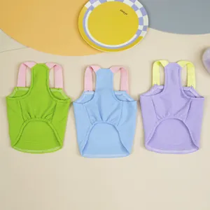 Set di tre canottiere colorate per animali domestici in tessuto a nido d'ape per cani e gatti