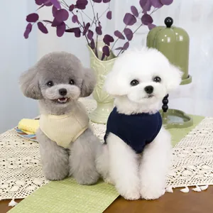 Gilet in maglia a nido d'ape per gatti e cani piccoli in bianco crema e blu navy