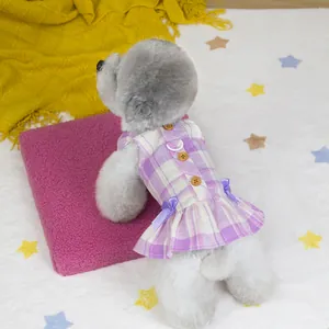 Vestido de cuadros morados para mascotas con botones de madera y lazo para perro y gato