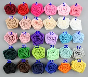 Spille a forma di rosa in tessuto fatte a mano in 30 colori in nastro di raso
