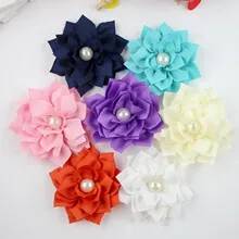 Detail van 5 cm gelaagde chiffon bloemen met parel voor DIY haaraccessoires decoratie