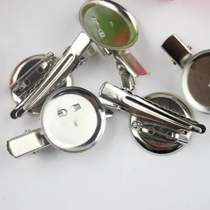 Broche double usage en métal argenté avec pince à cheveux et base plate de 24mm