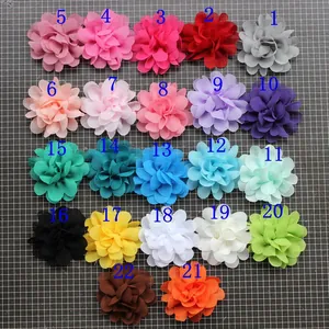 22 kleuren gelaagde chiffon stoffen bloemen van 5 cm op een mat voor doe-het-zelf handwerk