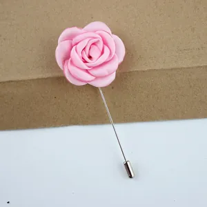 Spilla a fiore in tessuto rosa 4cm fatta a mano con ago lungo in argento per abiti da uomo