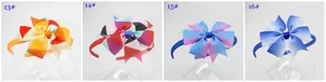 Détail de serre-têtes avec nœuds en ruban de 8cm aux motifs arc-en-ciel et géométriques