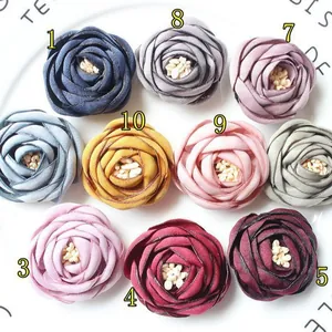Accessori per fiori di rose in tessuto 3D fatti a mano in vari colori e stili