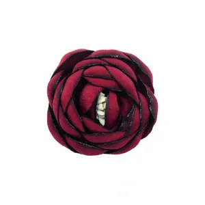 Rosa in tessuto fatta a mano rosso scuro con bordo bruciato per scarpe e vestiti
