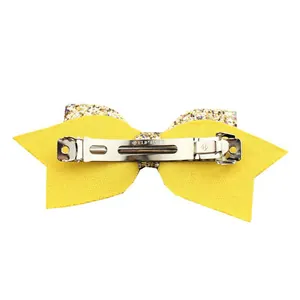 Vue arrière du nœud papillon pailleté double couche avec tissu jaune et pince en métal