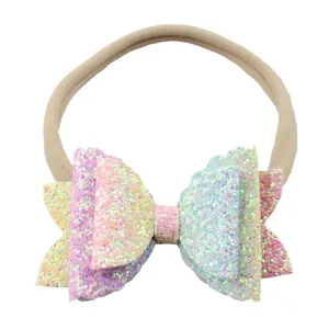 Baby hoofdband met glitterstrik en kleurrijke lovertjes op zachte nude elastische band