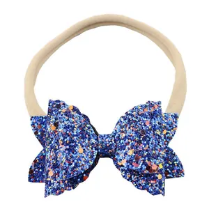 Detail van de blauwe glitterstrik met zachte nylon elastische hoofdband voor baby's