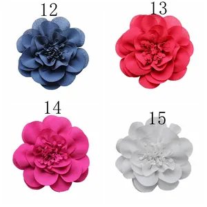 Dettaglio di fiori di camelia in chiffon da 10cm con pistilli in quattro colori