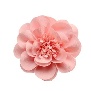 Fiore decorativo in chiffon rosa multistrato per capelli o spilla dal design realistico
