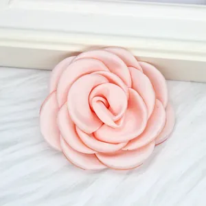 Rosa Satin-Stoff-Rosenbrosche und Haarklammer für elegante Damen DIY-Accessoires