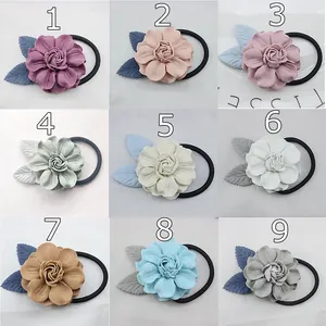 Lot de chouchous fleurs en neuf couleurs avec pétales multicouches et feuilles en tissu
