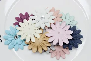 Fiori di margherita colorati in microfibra con strass per accessori fai-da-te