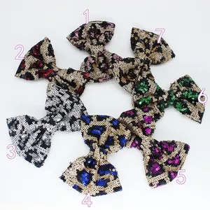 Set di fiocchi glitterati con stampa leopardata in sette colori vivaci diversi