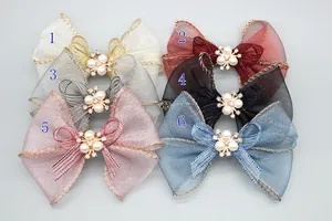 Accessori fiocco in mesh con bordo dorato e perle centrali in sei colori
