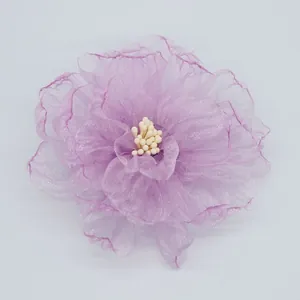 Broche pivoine en organza violette faite main pour costumes et tenue professionnelle