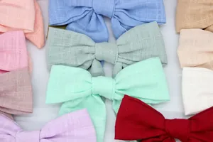 Dettaglio di fiocchi a coda di rondine da 10 cm in lino e cotone in vari colori vivaci